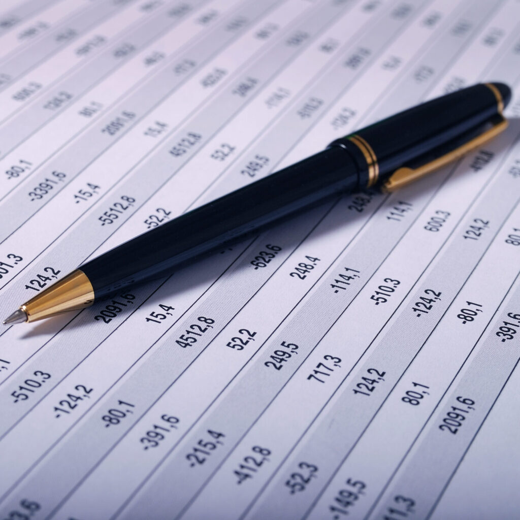 Pen ligt op financieel katern